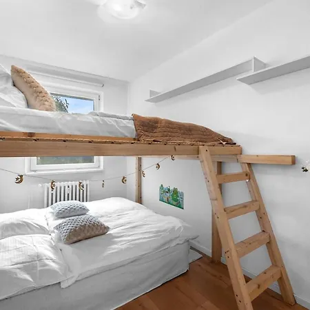 10 Minutes From Centre With Garden Apartment *