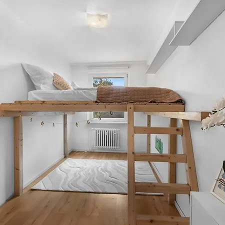 10 Minutes From Centre With Garden Apartment *