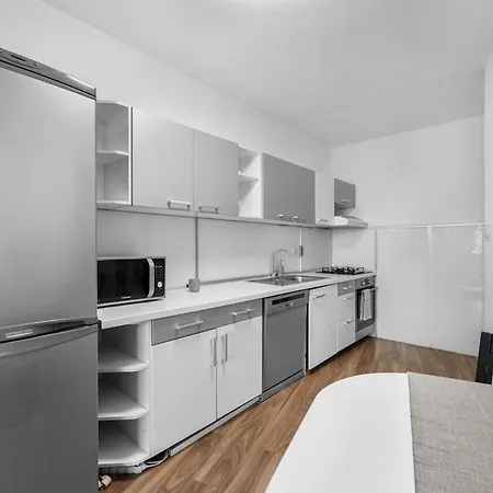 10 Minutes From Centre With Garden Apartment Bratislava