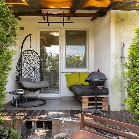 10 Minutes From Centre With Garden Apartment