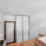 Apartmán 10 Minutes From Centre With Garden *