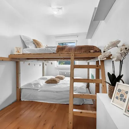Apartmán 10 Minutes From Centre With Garden