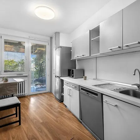 Apartmán 10 Minutes From Centre With Garden *